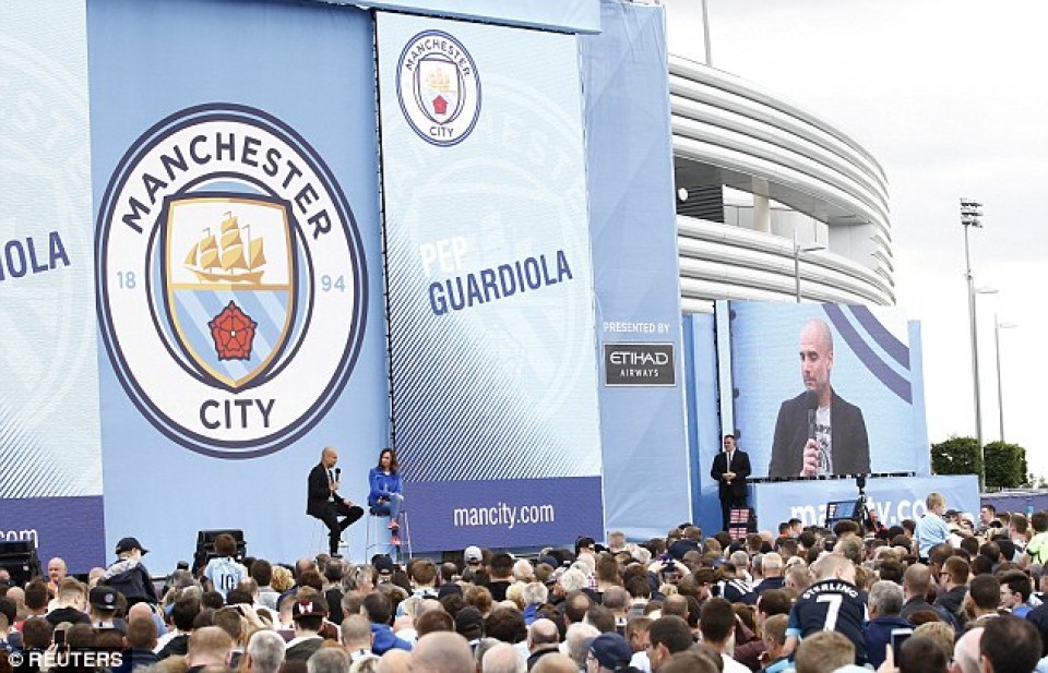 hlv pep guardiola chinh thuc ra mat tai man city