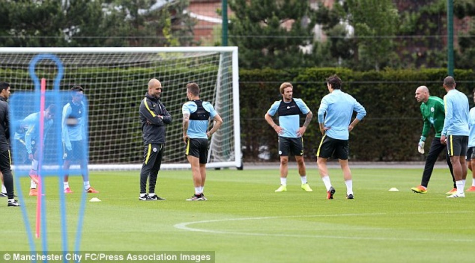ngay huan luyen dau tien cua pep guardiola tai man city