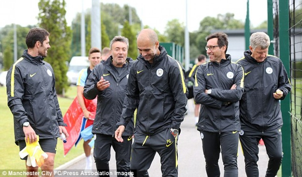 ngay huan luyen dau tien cua pep guardiola tai man city
