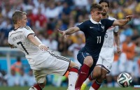 uefa bat mi ve nguoi trao cup vo dich euro 2016