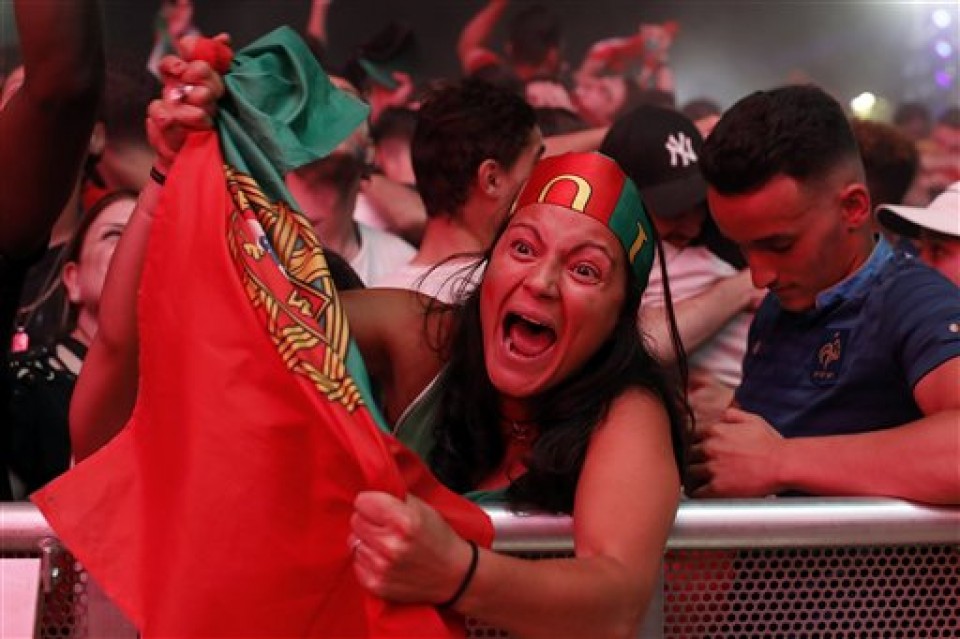 nu cuoi va nuoc mat sau tran chung ket euro