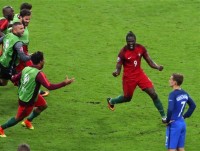 hlv mourinho an mung chuc vo dich cua dt bo dao nha