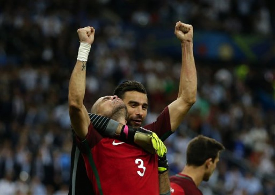 nu cuoi va nuoc mat sau tran chung ket euro