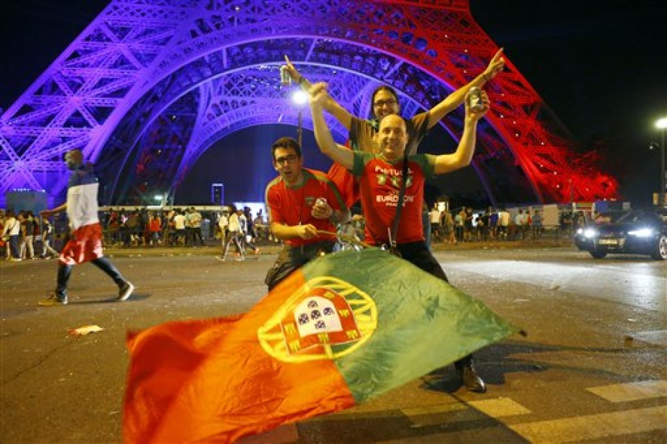 nu cuoi va nuoc mat sau tran chung ket euro