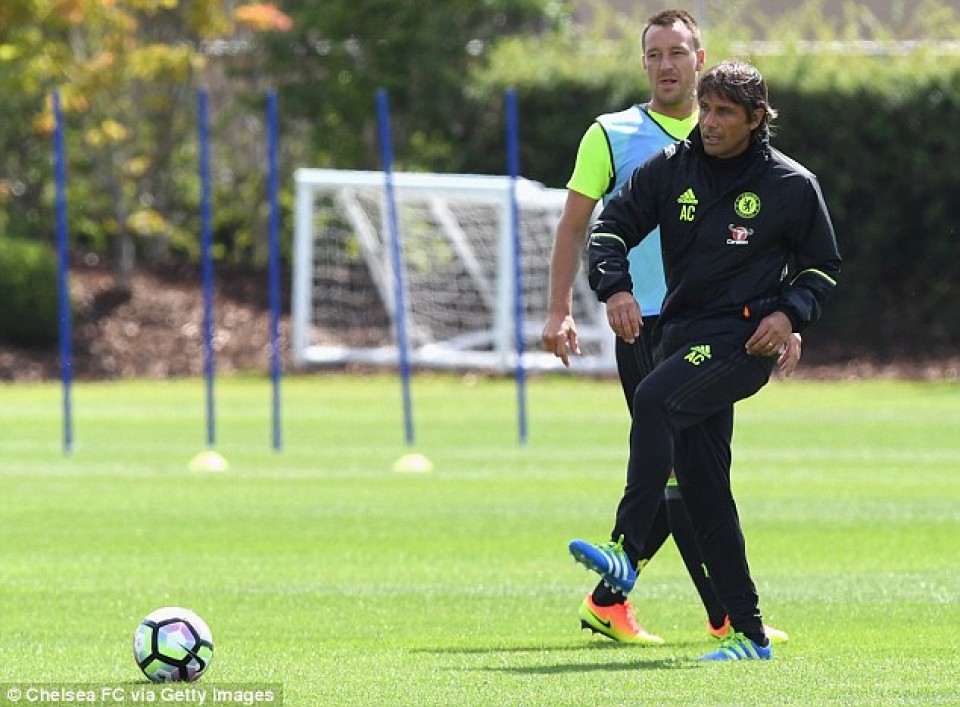 Buổi tập đầu tiên của HLV Conte tại Chelsea buoi tap dau tien cua hlv conte tai chelsea