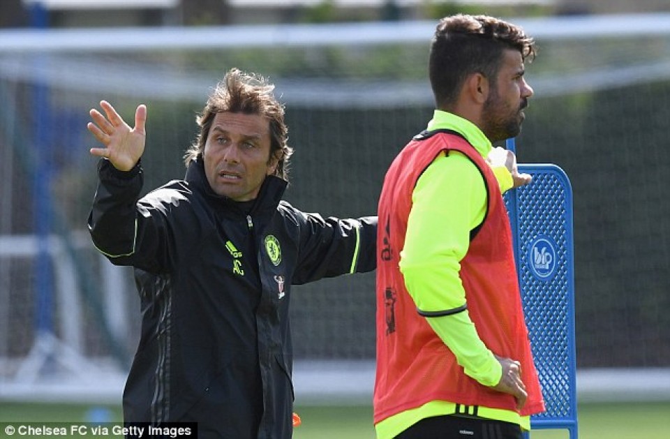 Buổi tập đầu tiên của HLV Conte tại Chelsea buoi tap dau tien cua hlv conte tai chelsea