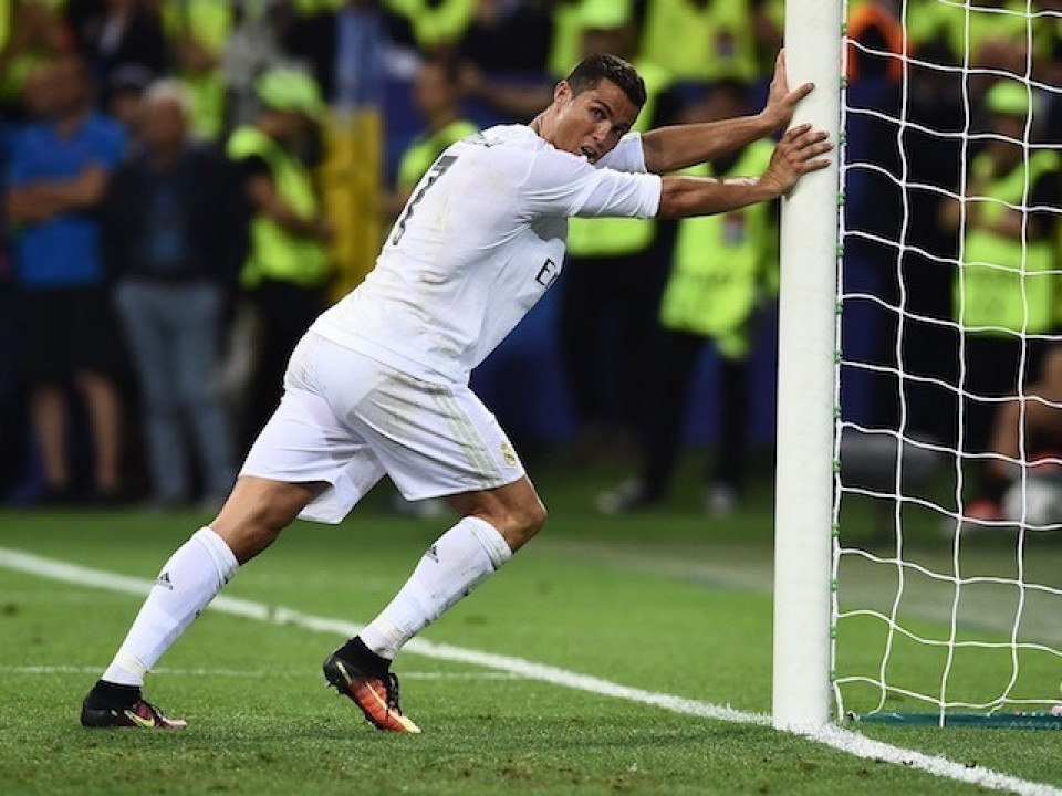 Vì sao Ronaldo chưa xứng đáng với Quả bóng Vàng? vi sao ronaldo chua xung dang voi qua bong vang