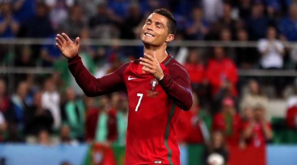 Vì sao Ronaldo chưa xứng đáng với Quả bóng Vàng? vi sao ronaldo chua xung dang voi qua bong vang