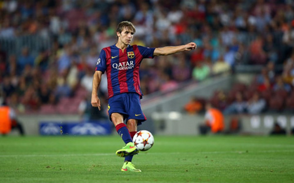 barca gia han hop dong voi 2 sao mai