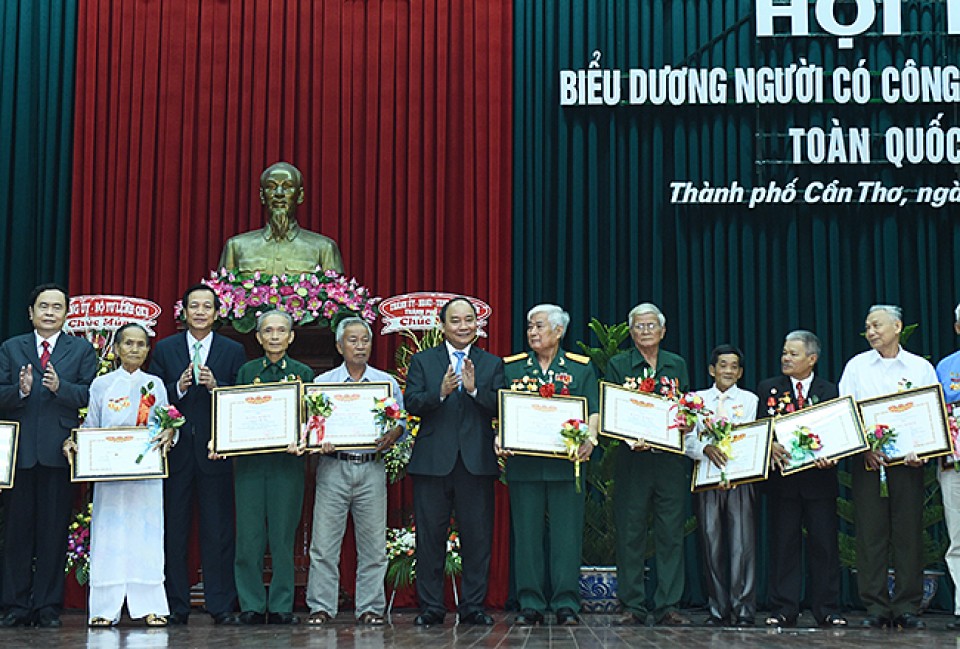 thu tuong gop suc phat trien dat nuoc la cach tri an tot nhat