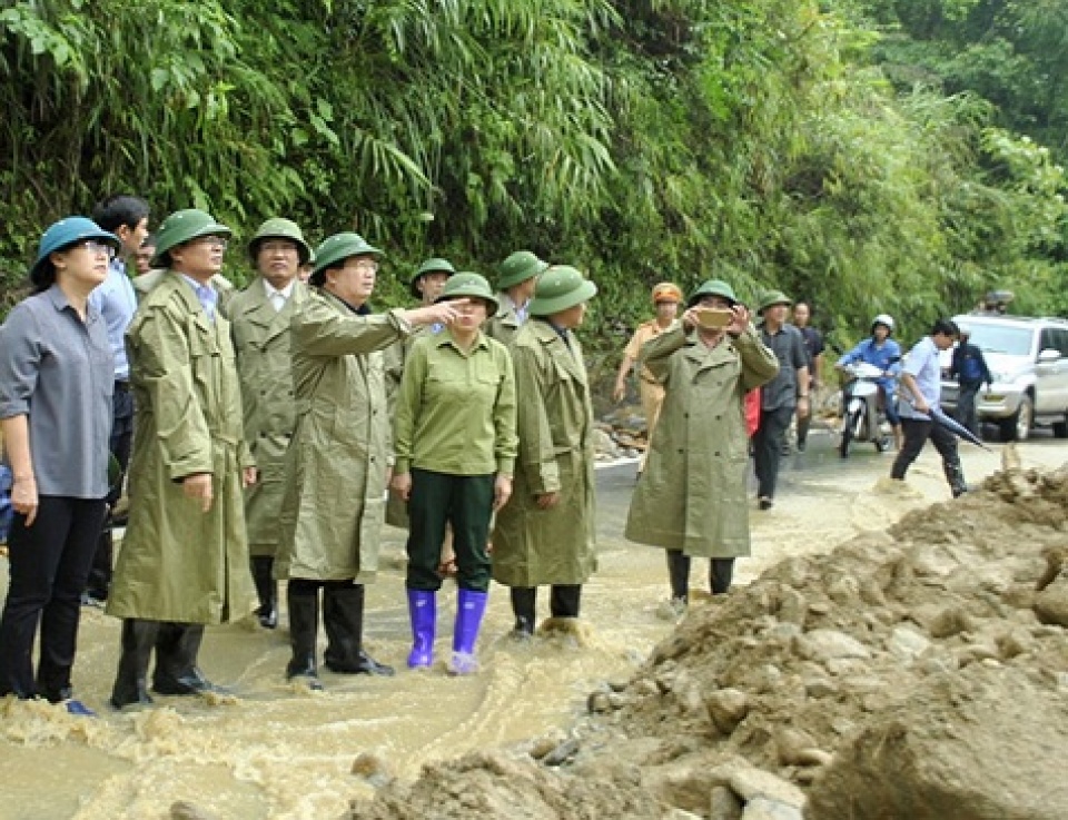 bang moi phuong tien luc luong tim kiem nguoi mat tich do lu quet tai lao cai