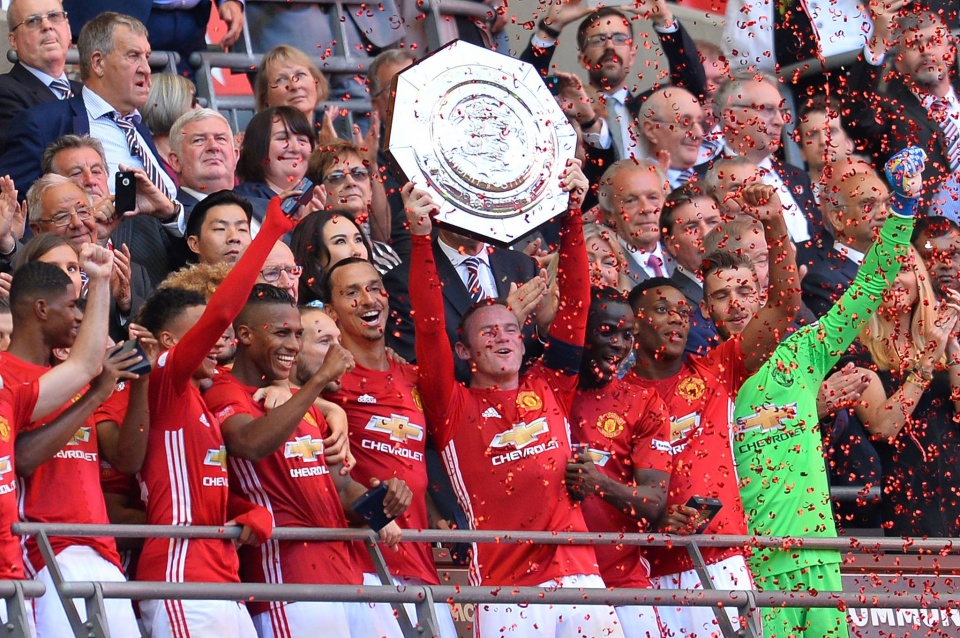 ibra lap cong man utd dang quang community shield