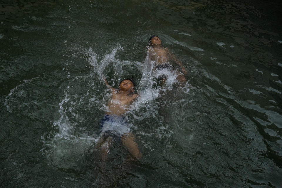 nhung vo si nhi o campuchia