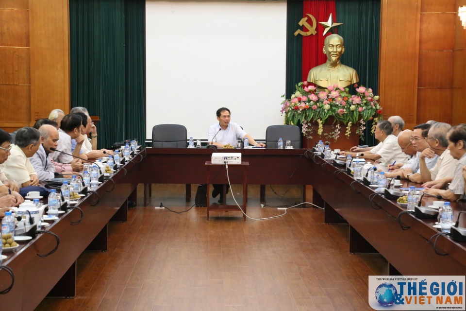 lanh dao bo ngoai giao gap mat can bo lao thanh