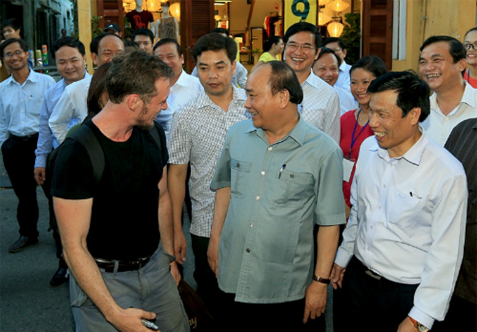 thu tuong xin loi viec doan xe cong di vao pho co hoi an