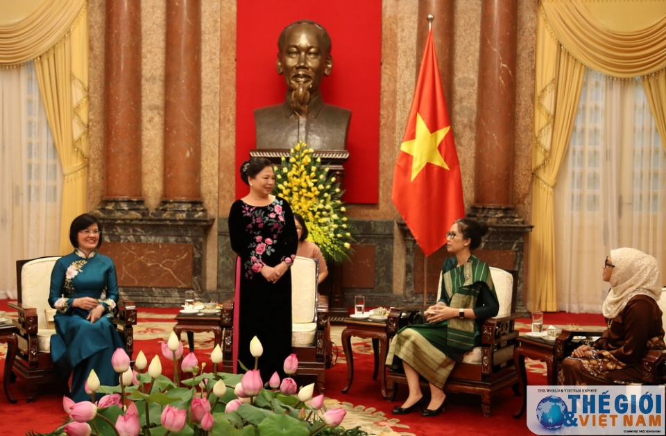 nhom phu nu cong dong asean chao phu nhan chu tich nuoc