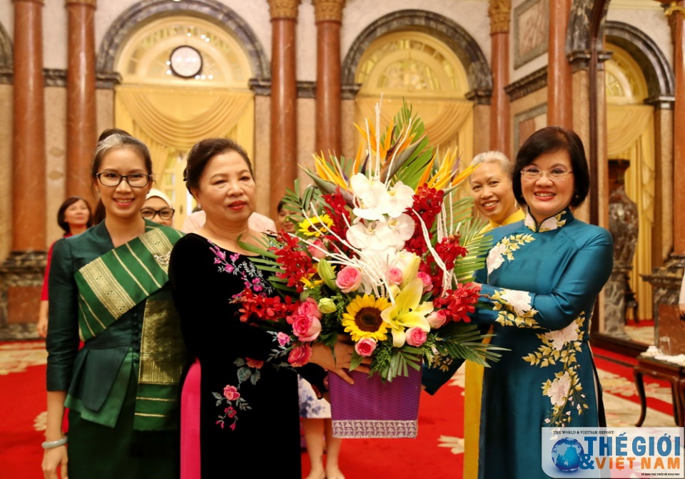 nhom phu nu cong dong asean chao phu nhan chu tich nuoc