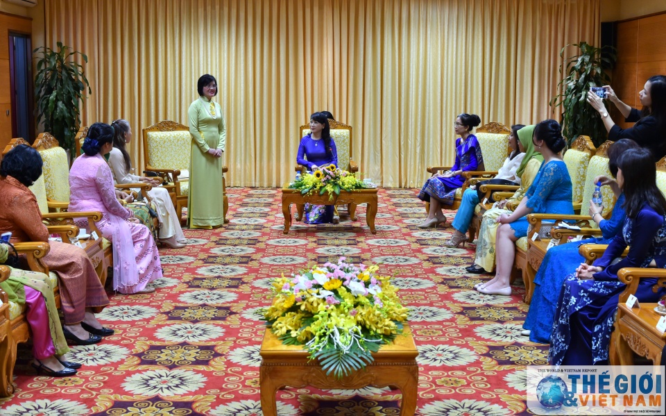 nhom phu nu cong dong asean chao phu nhan thu tuong chinh phu