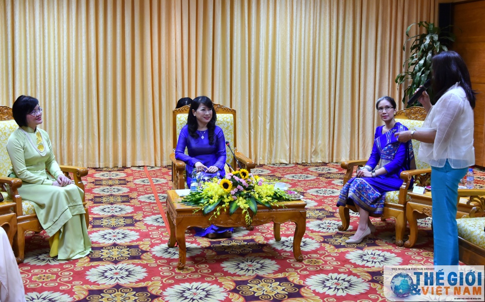 nhom phu nu cong dong asean chao phu nhan thu tuong chinh phu