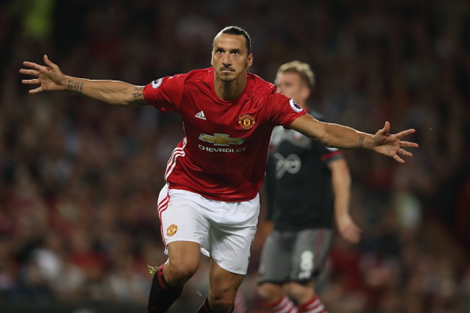 zlatan ibrahimovich co may san ban da nong may