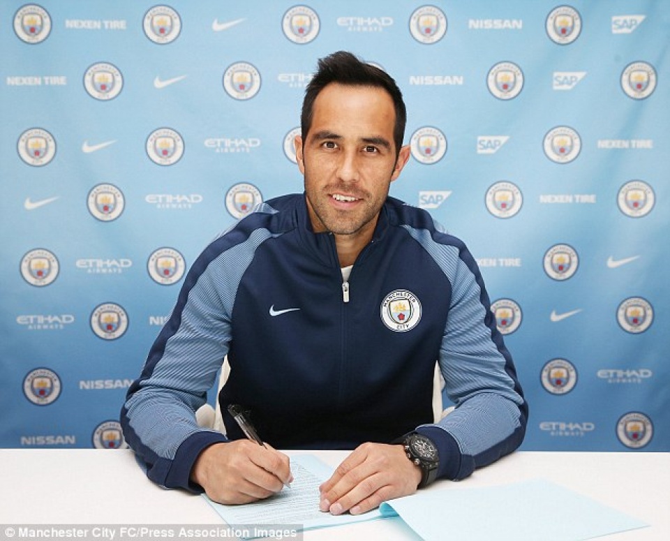 man city hoan tat chieu mo thu thanh claudio bravo