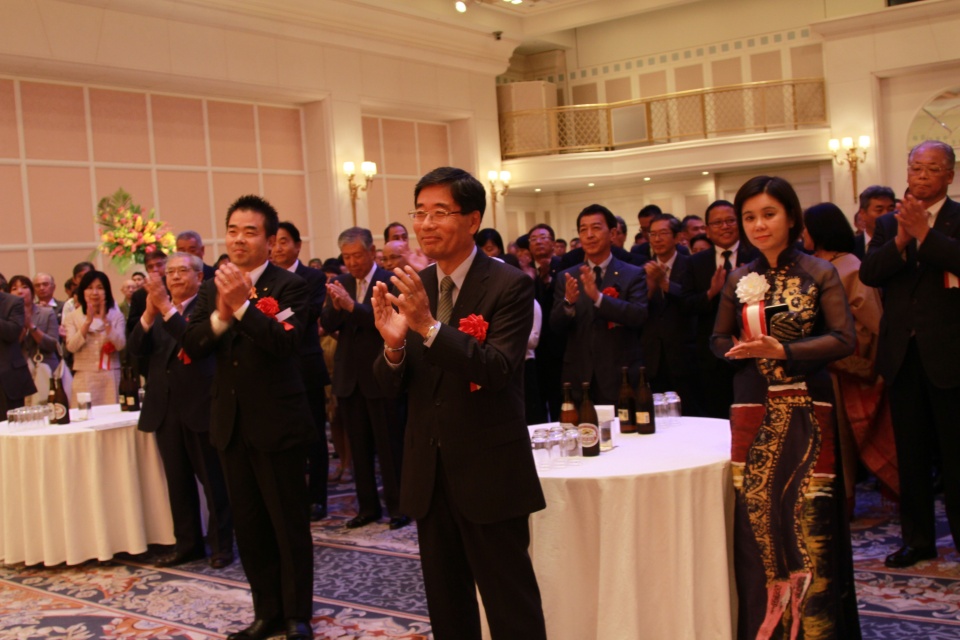 lanh dao tinh osaka chuc mung quoc khanh viet nam