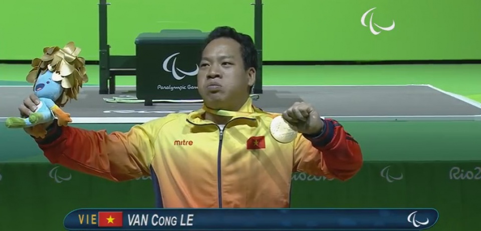 luc si le van cong gianh hcv lich su o paralympic