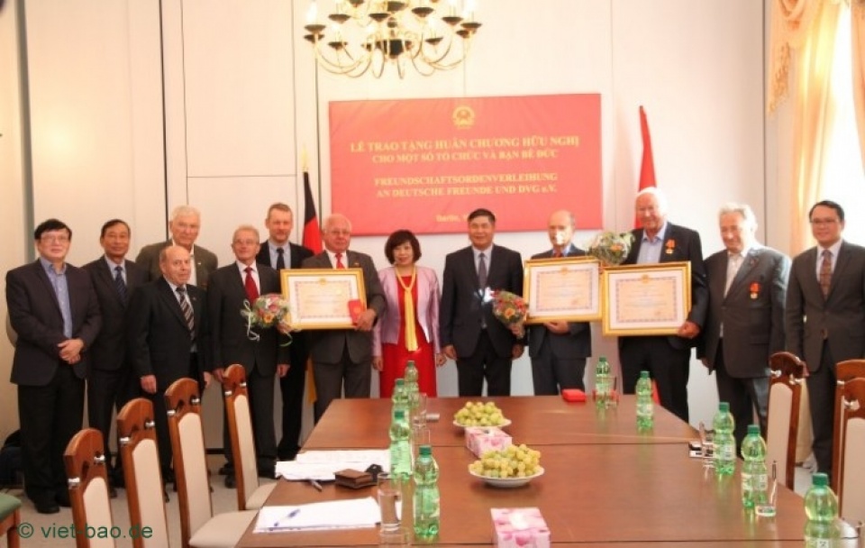 trao tang huan chuong huu nghi cho cac to chuc va ca nhan tai duc