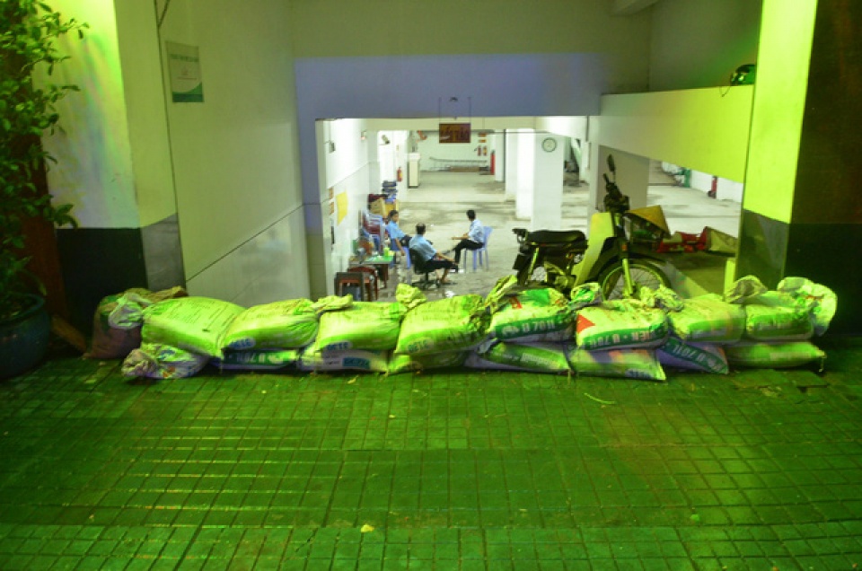 hang loat ham de xe bien thanh ham nuoc sau mua lon