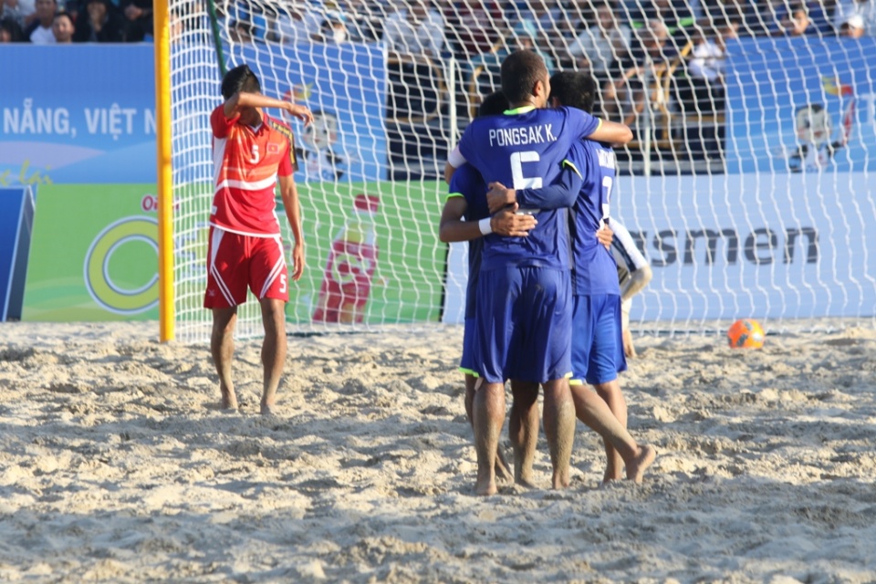 bong da bai bien viet nam thua thai lan trong ngay vang