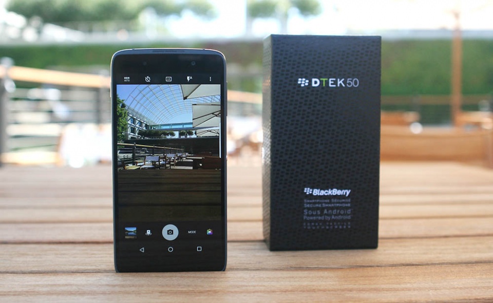 blackberry tuyen bo ngung san xuat smartphone dong cua bo phan di dong