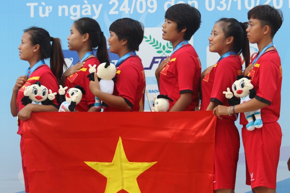 da cau am tron 7 bo huy chuong viet nam van doc co cau bai o abg 5