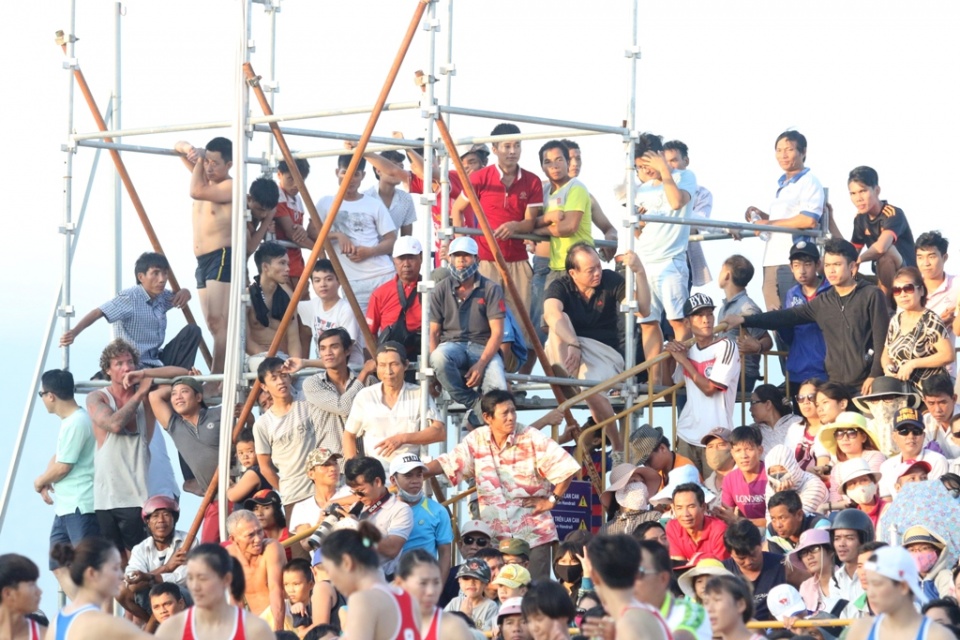 cdv leo len dan den xem tran bong nem viet nam trung quoc