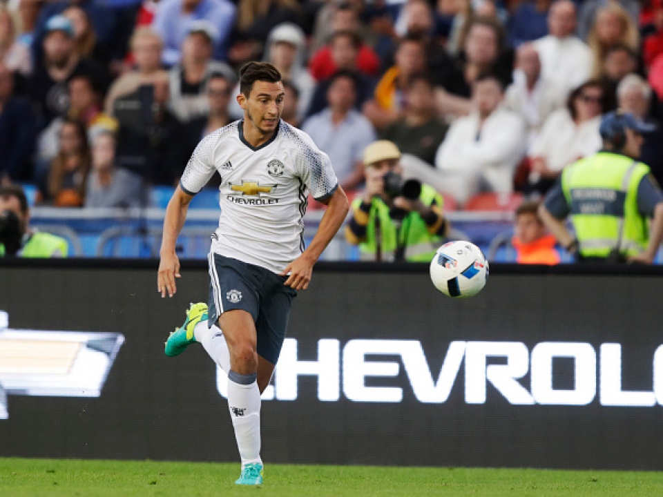 inter milan ngo y muon chieu mo hau ve phai cua man united