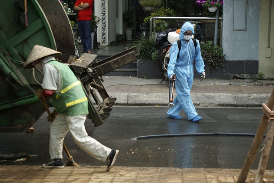 gan mot nghin nguoi cang minh giai cuu ho tay