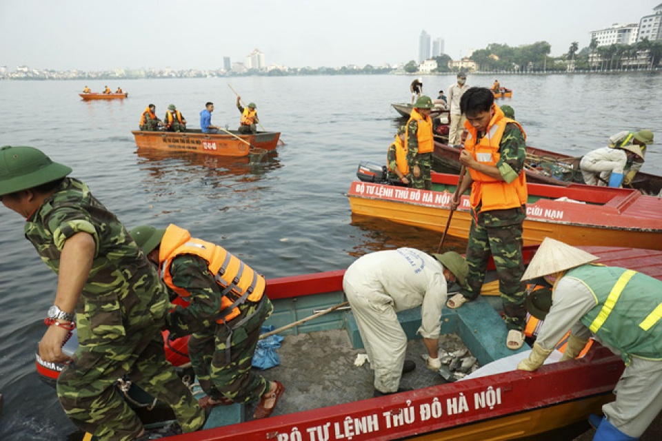 gan mot nghin nguoi cang minh giai cuu ho tay