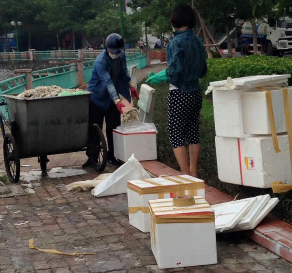 dieu tra hinh anh doi nam nu lay ca chet ho tay cho vao hop xop