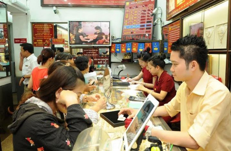 gia vang tiep tuc di xuong