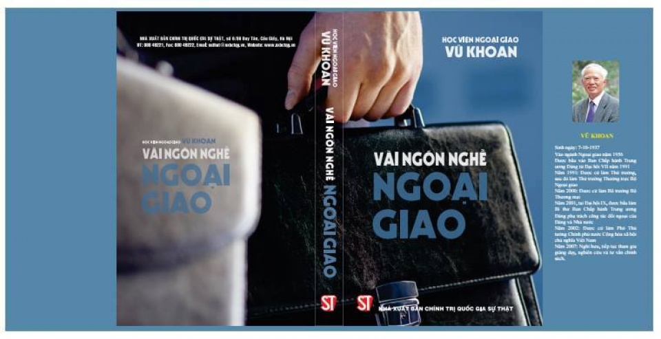 chiec goi dau giuong moi cua nguoi lam ngoai giao