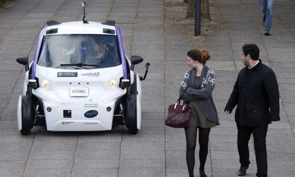 anh oto khong nguoi lai lan dau duoc thu nghiem