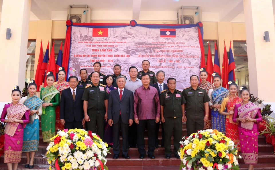 khai mac trien lam anh ki niem 55 nam mo duong tay truong son