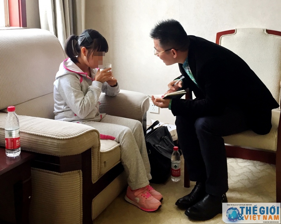 Đại diện TLSQ Việt Nam gặp em gái mang thai ở Trung Quốc dai dien tlsq viet nam gap em gai mang thai o trung quoc