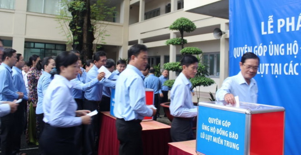 thu tuong phat dong quyen gop ung ho dong bao mien trung