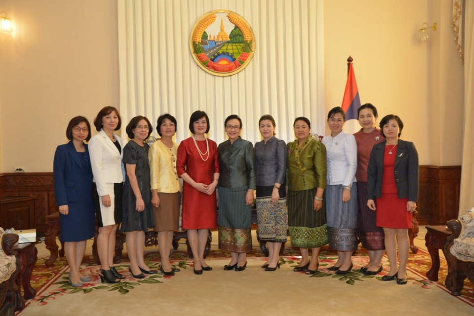 that chat tinh cam gan ket giua phu nu viet lao