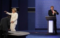 ba clinton chi trich fbi mo lai dieu tra be boi email