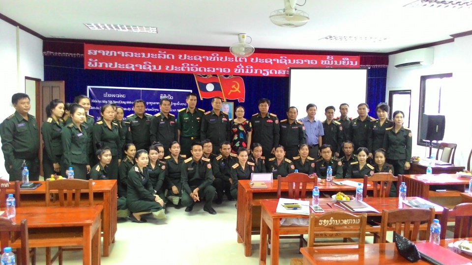 khai giang lop hoc tieng viet cho can bo quan y lao