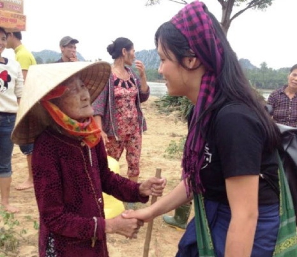 thu tuong chinh phu truy tang bang khen cho nu tinh nguyen vien dung cam