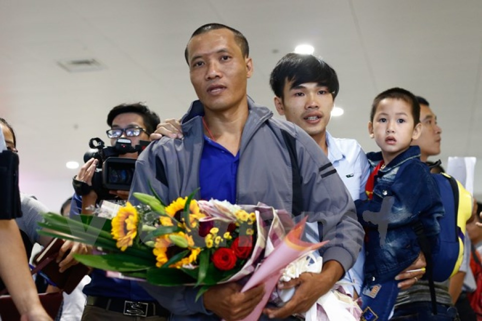 nghen ngao don ba thuyen vien bi cuop bien somalia bat giu tro ve