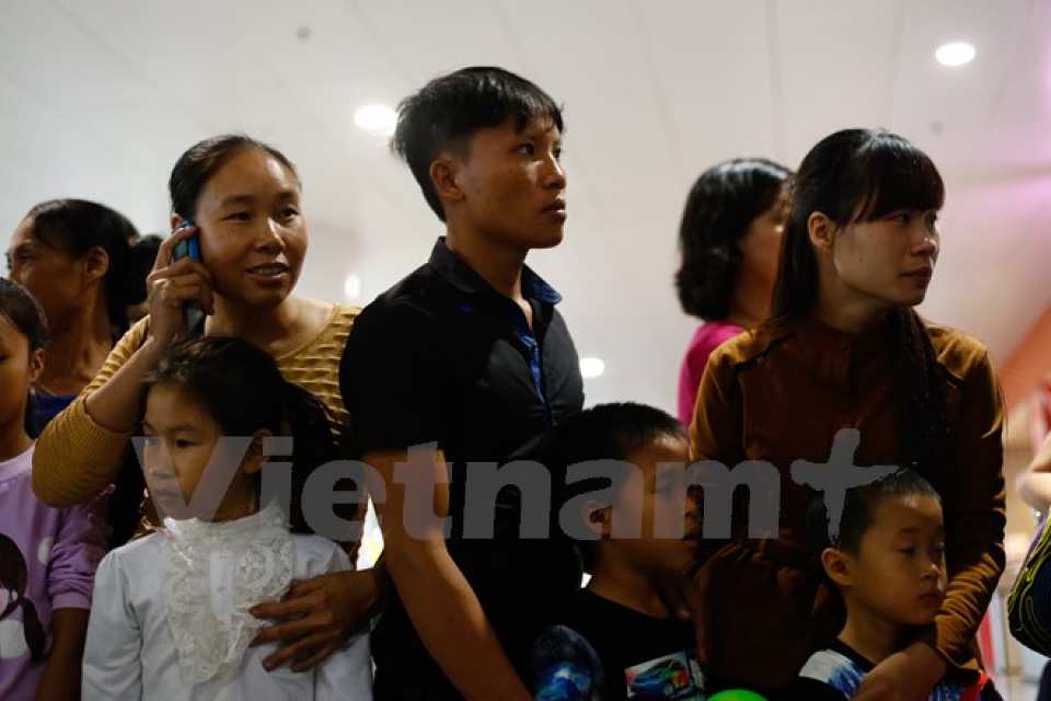 nghen ngao don ba thuyen vien bi cuop bien somalia bat giu tro ve