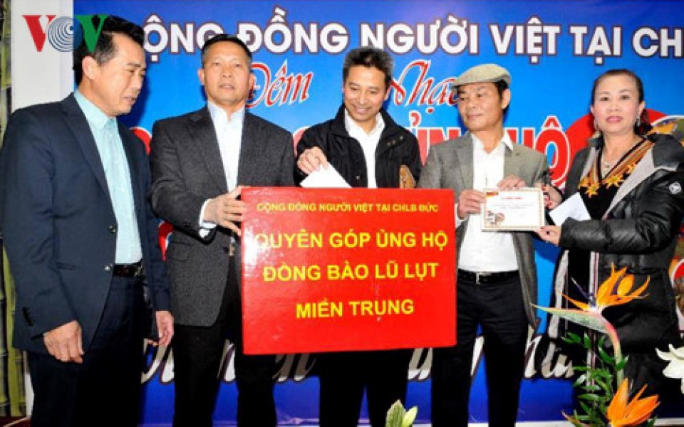 Đêm ca nhạc từ thiện vì đồng bào lũ lụt miền Trung tại Berlin dem ca nhac tu thien vi dong bao lu lut mien trung tai berlin